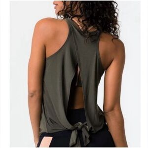 Onzie Flow Tie Back Tank Olive Green (army/moss green) — Size M
